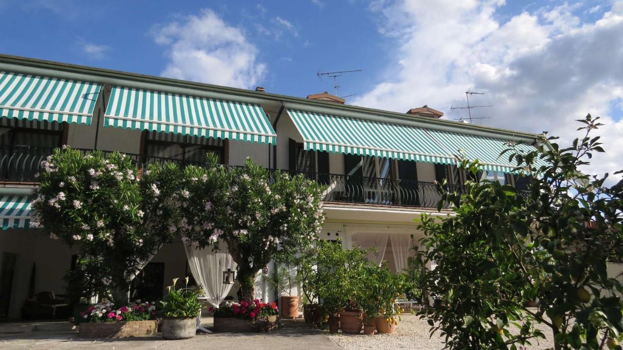 Il Gelso Di Barcuzzi Bed & Breakfast Лонато Екстериор снимка