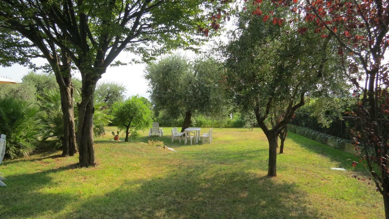 Il Gelso Di Barcuzzi Bed & Breakfast Лонато Екстериор снимка